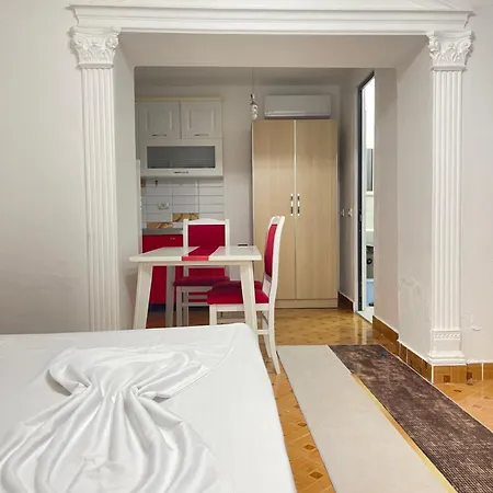 The Two Princesses Bed and Breakfast Široka