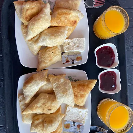 The Two Princesses Bed and Breakfast Široka