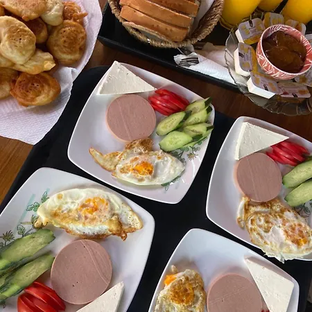 The Two Princesses Bed & Breakfast Široka